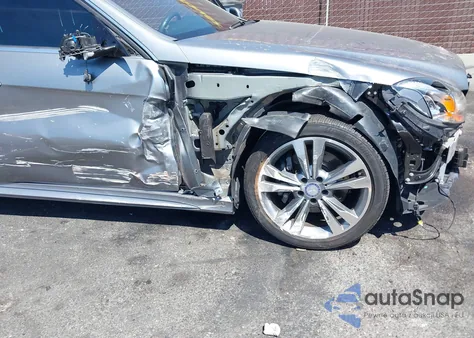 2014 Mercedes-Benz E 350 z USA, uszkodzony, nr VIN WDDHF5KBXEB006497